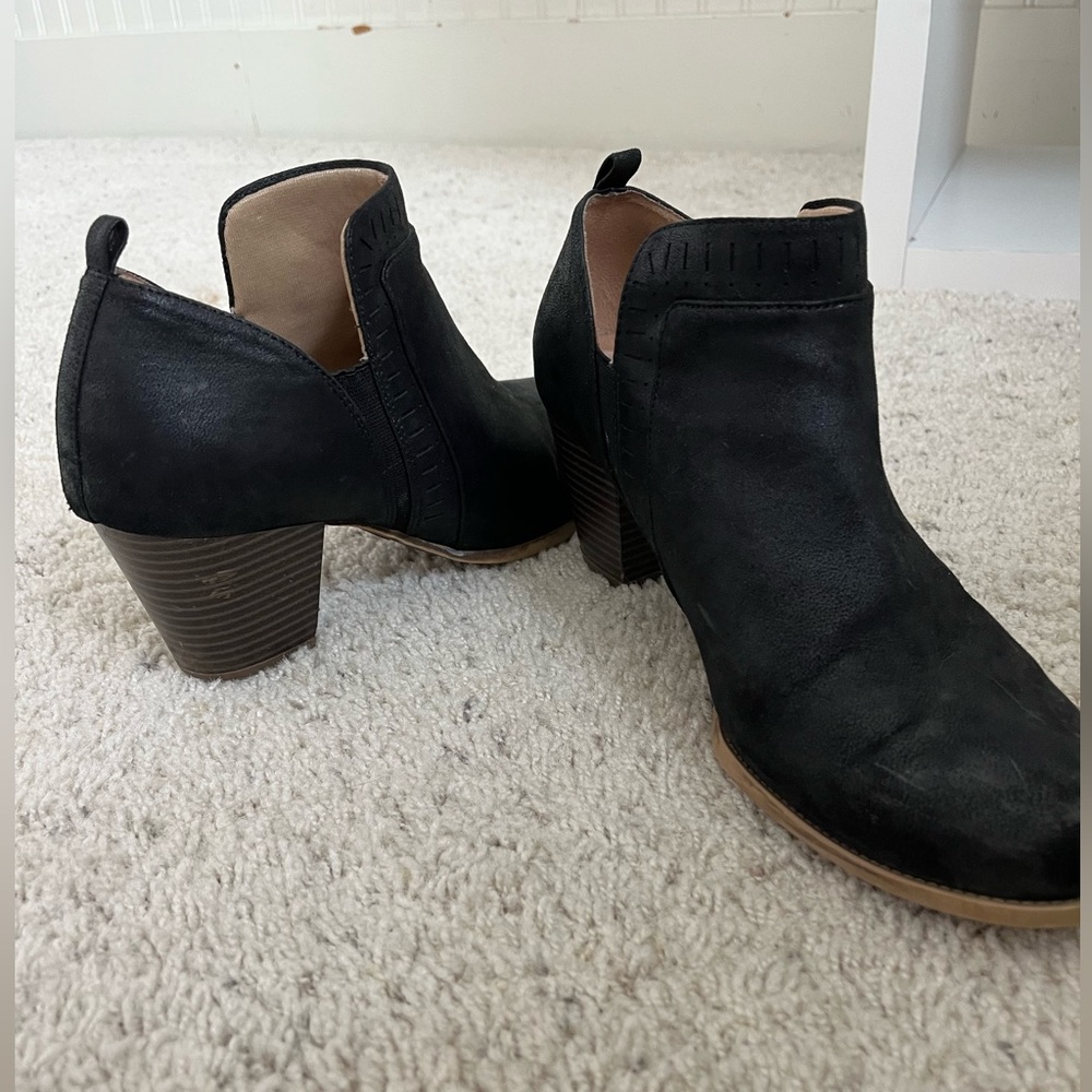 Women’s black boots